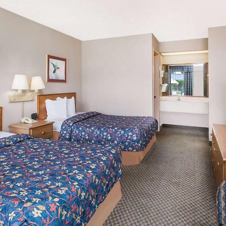 Days Inn By Wyndham Seguin Tx Eksteriør bilde