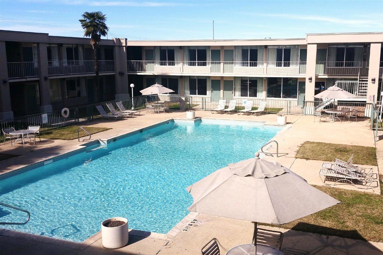 Days Inn By Wyndham Seguin Tx Eksteriør bilde