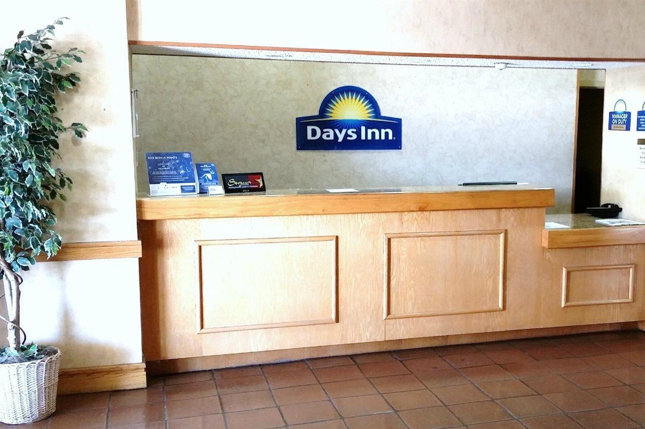 Days Inn By Wyndham Seguin Tx Eksteriør bilde
