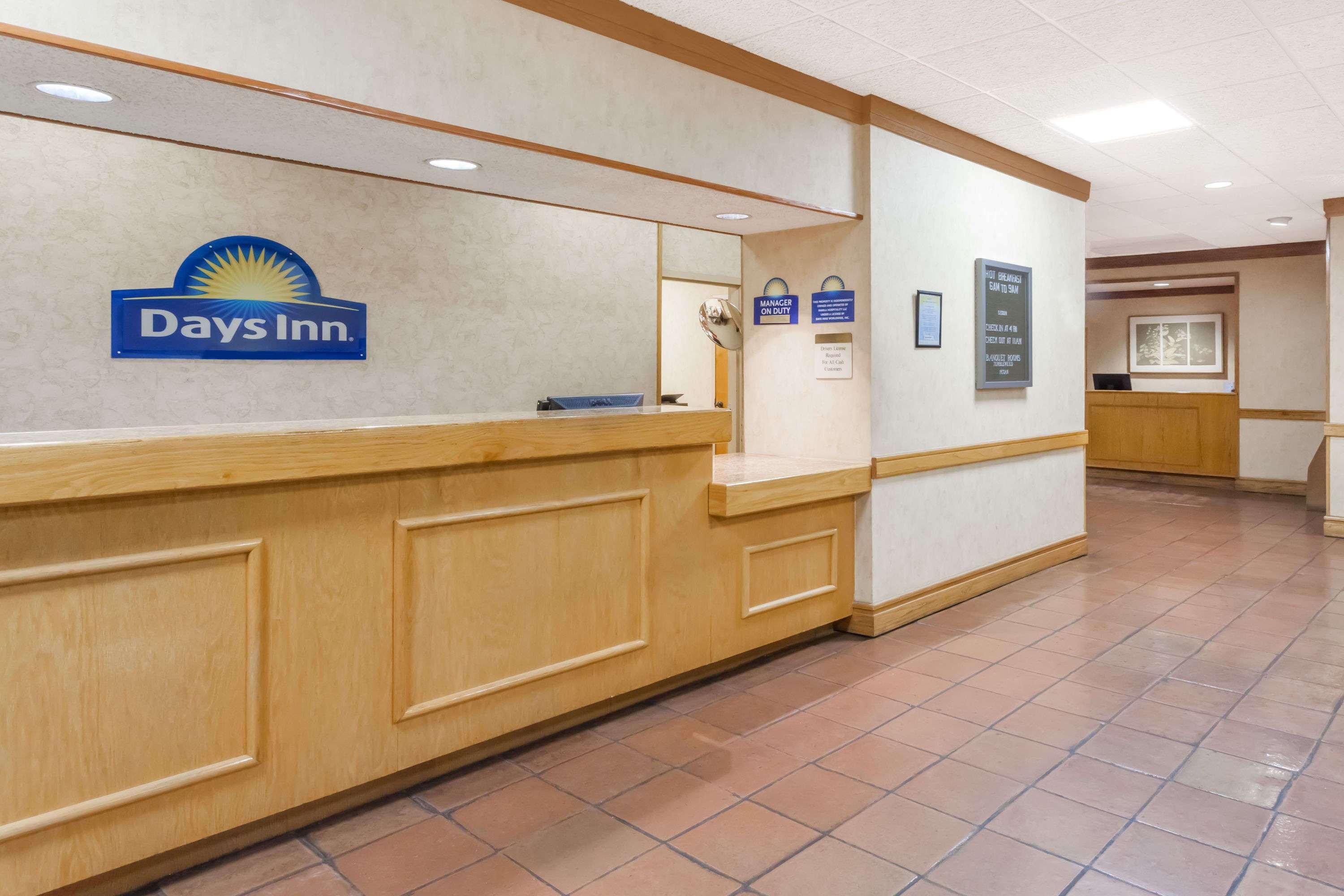 Days Inn By Wyndham Seguin Tx Eksteriør bilde