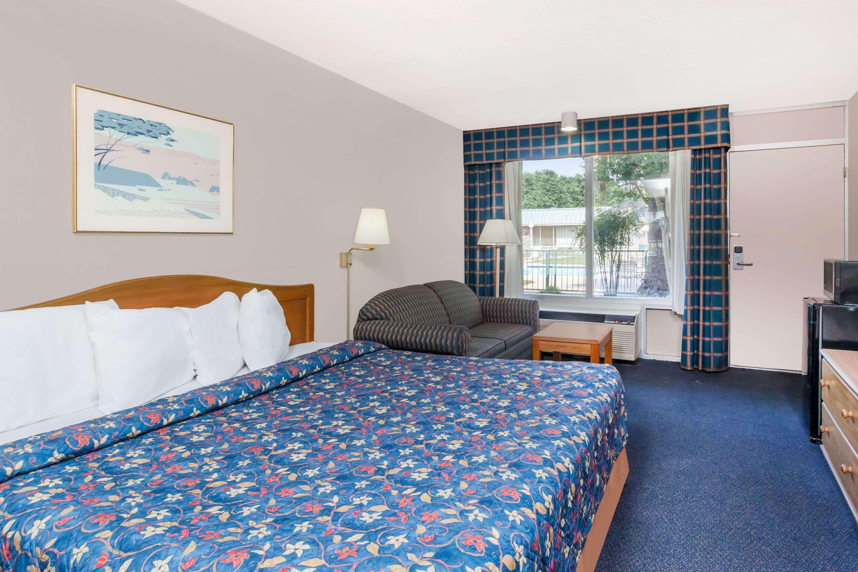 Days Inn By Wyndham Seguin Tx Eksteriør bilde