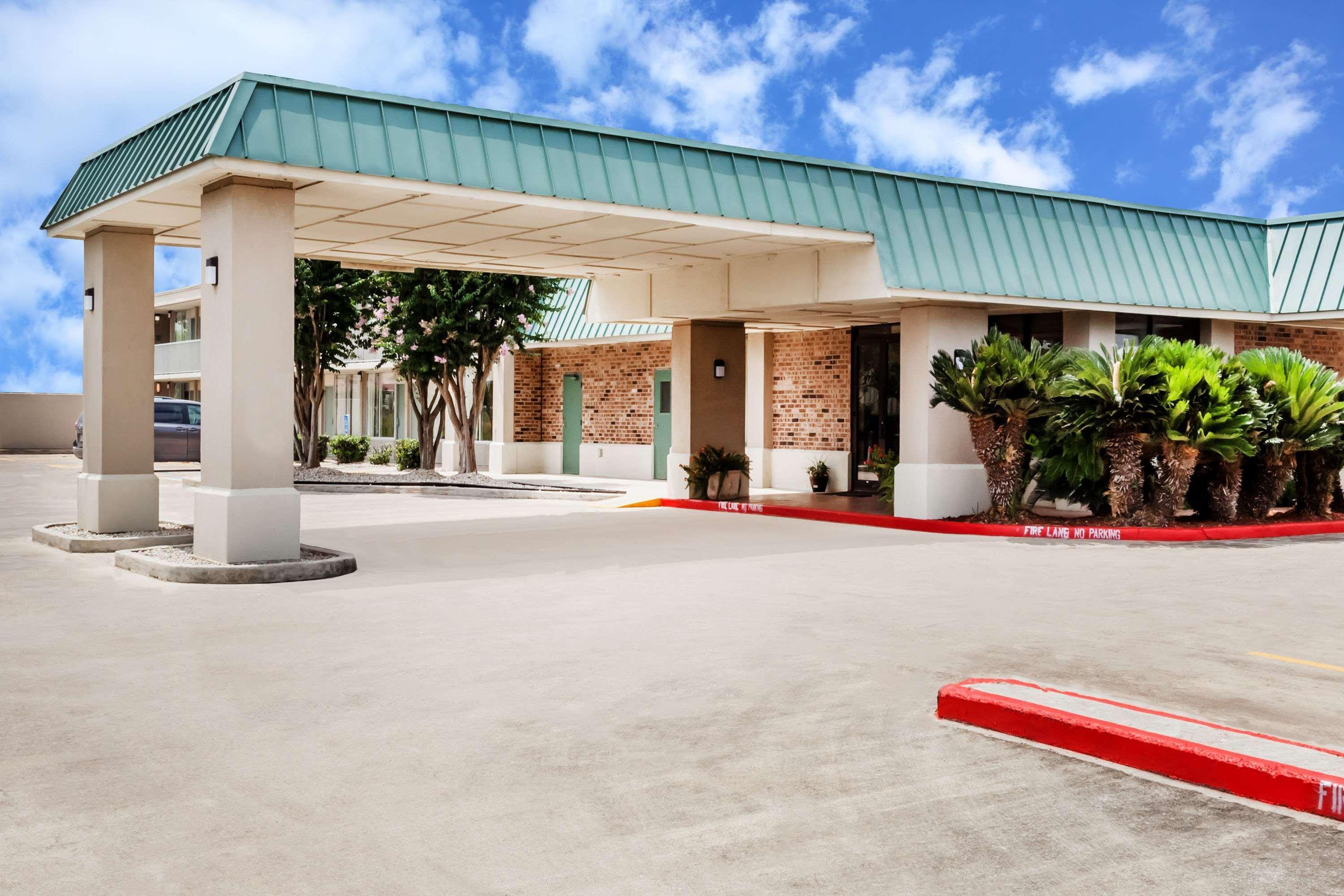 Days Inn By Wyndham Seguin Tx Eksteriør bilde