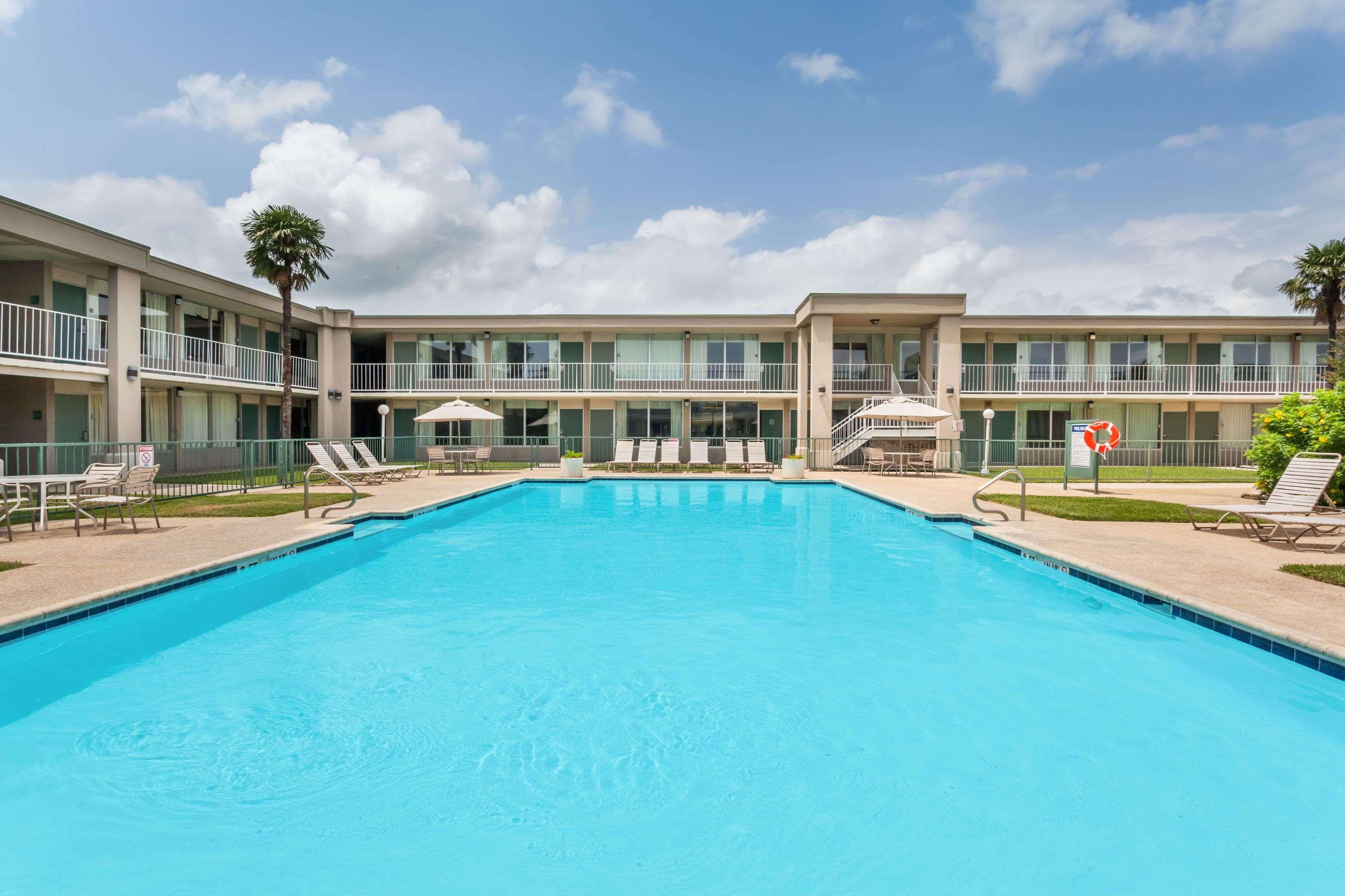 Days Inn By Wyndham Seguin Tx Eksteriør bilde