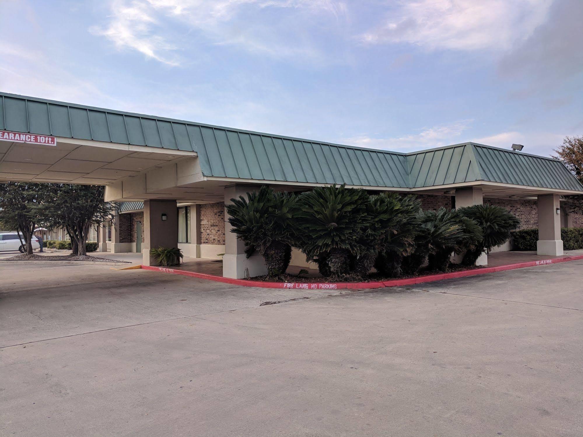 Days Inn By Wyndham Seguin Tx Eksteriør bilde